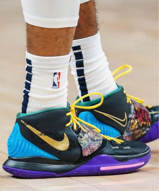 因排名垫底多名球员家人遭死亡威胁，佛罗伦萨官方表示谴责（排名垫底致多名球员家属遭死亡威胁，佛罗伦萨俱乐部予以强烈谴责）