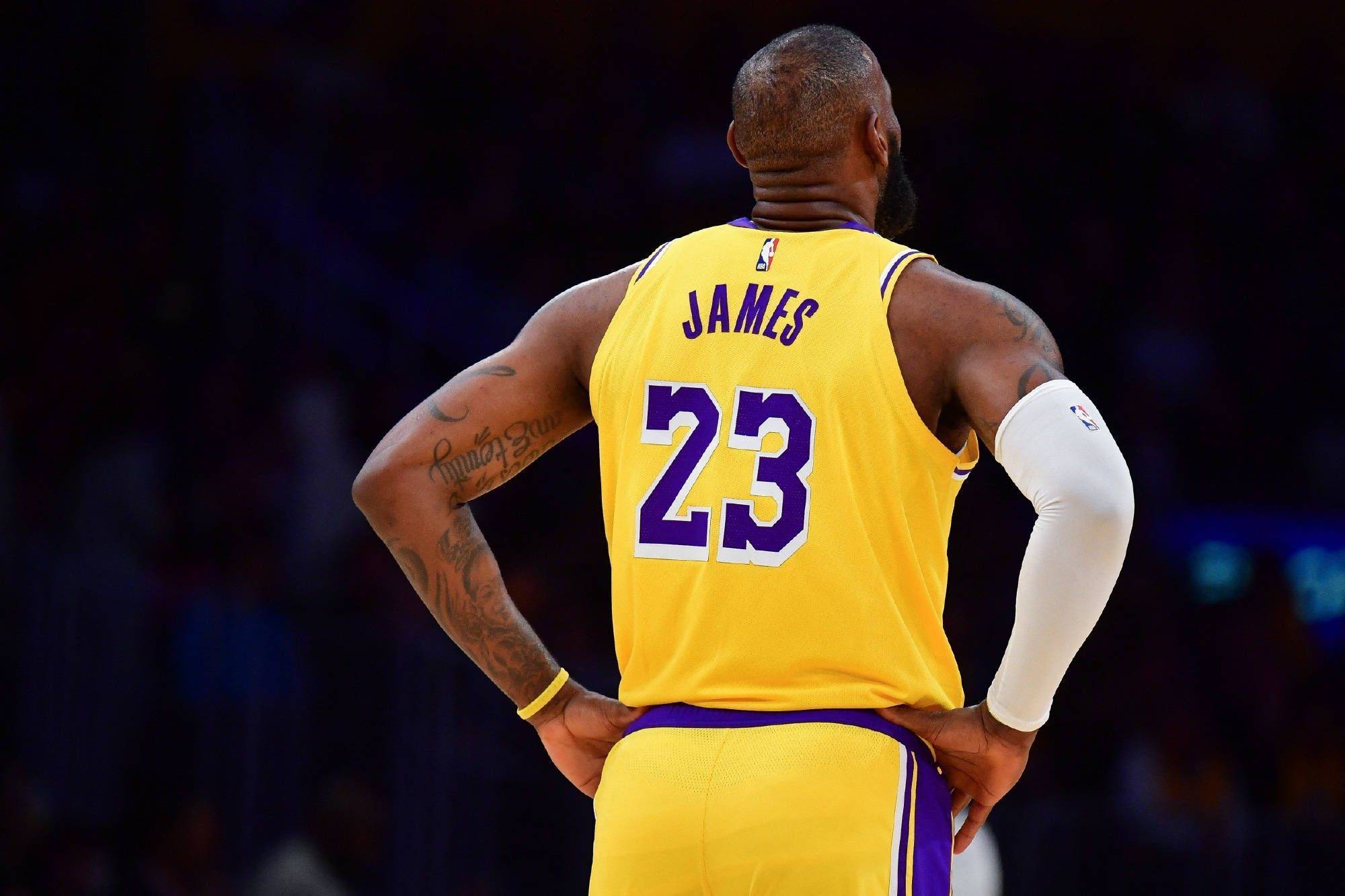 英超-狼队0-3曼联：送副班长首胜？NO！阿莫林要逼近欧冠区｜前瞻（英超-狼队0-3曼联：拒做送分童子，阿莫林剑指欧冠区｜前瞻）