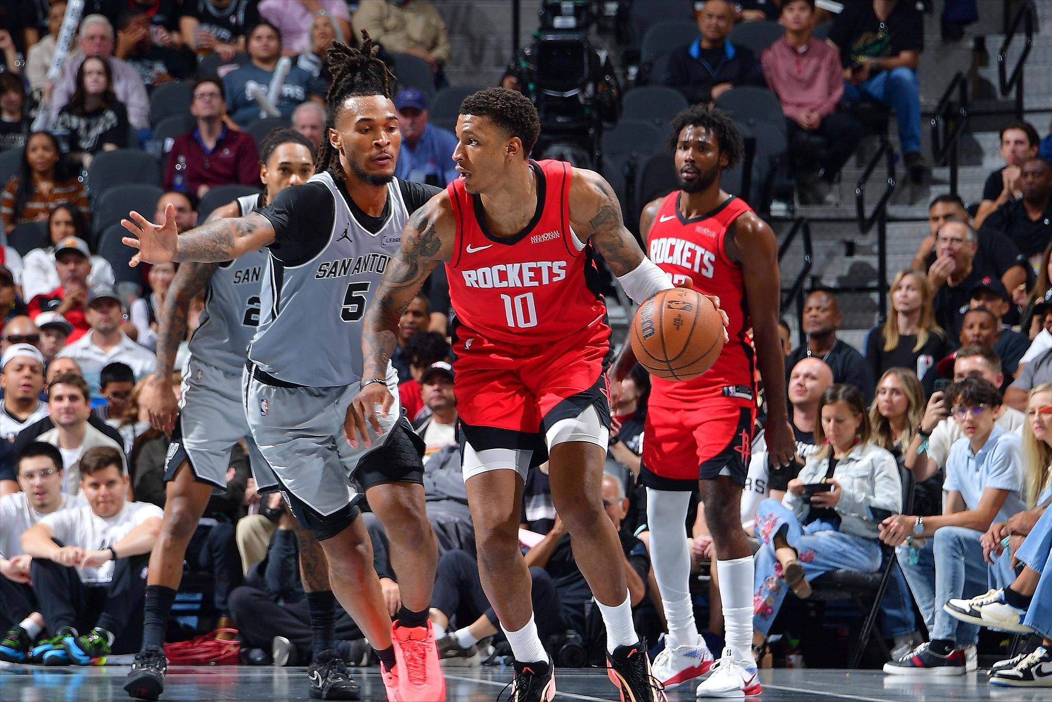 都体：弗拉泰西对加盟尤文持开放态度，国米要价不低于3500万（都灵体育报：弗拉泰西愿考虑加盟尤文，国米要价至少3500万欧元）