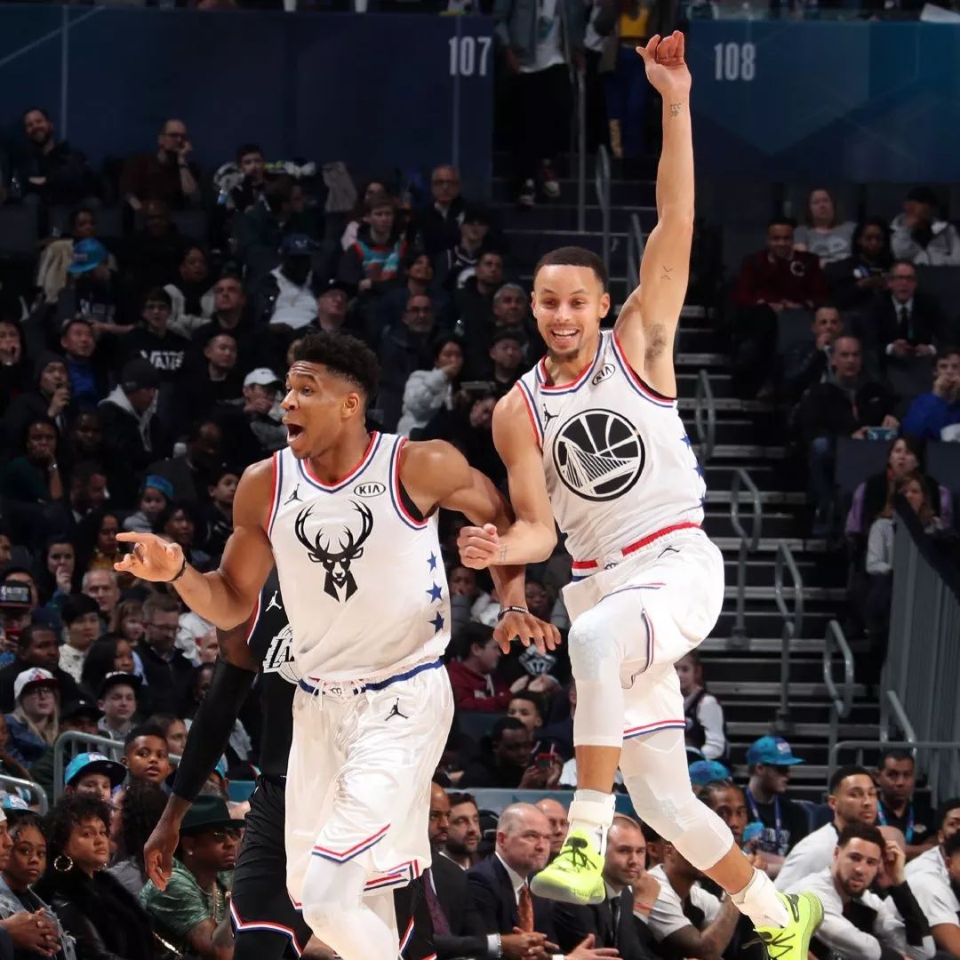 已成惯例，阿根廷足协主席赛前晒与梅西、德保罗合照（阿根廷足协主席赛前照例与梅西、德保罗合影）