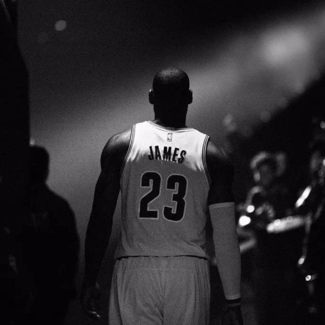 巴媒：埃斯特旺曾在10月因在训练中逼抢不当被安帅批评（巴西媒体称：埃斯特旺因10月训练中逼抢不当遭安切洛蒂批评）