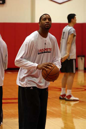 高级货！广东新援连场爆发 他是球队冲冠重要砝码（顶级补强！广东新援连场高光，他是冲冠路上的关键棋子）