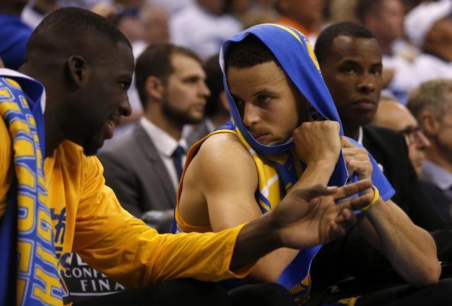 吴艳妮和夏思凝的经典画面，你更喜欢她俩谁？（吴艳妮与夏思凝的名场面，谁更让你心动？）