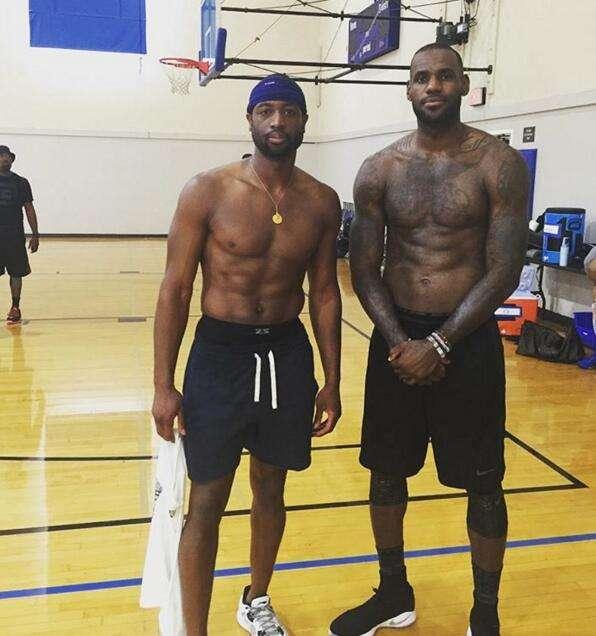 那不勒斯主场迎战尤文图斯，两队积分相近，那不勒斯伤兵满营，主场难胜尤文，可能战平。（意甲焦点：伤病缠身的那不勒斯主迎尤文，积分接近，平局更可期）